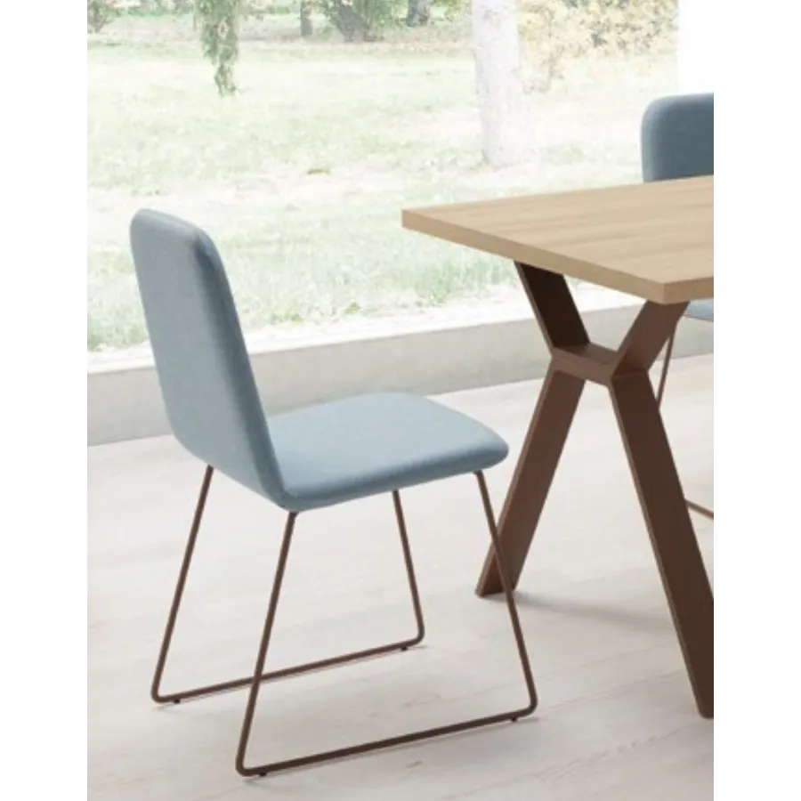 Silla Turín tapizada con bastidor metálico