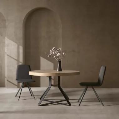 Mesa colonial redonda con pata metálica