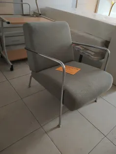 Sillón moderno estructura cromada