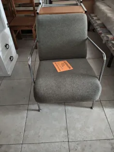 Sillón moderno estructura cromada 2